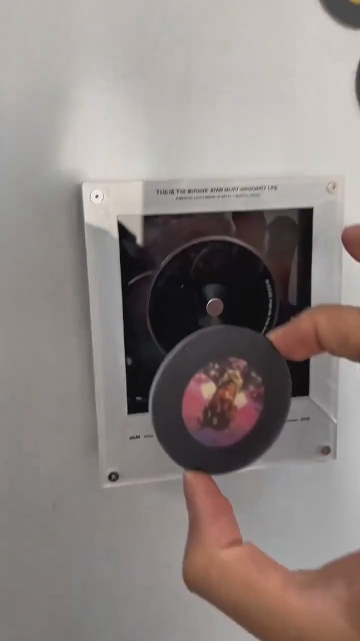 Placing a disc and it glows